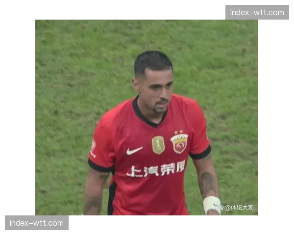 上海海港核心球员伤病名单扩大,莱昂纳多蒋光太加入伤缺行列 上海海港核心球员伤病名单扩大,莱昂纳多蒋光太加入伤缺行列