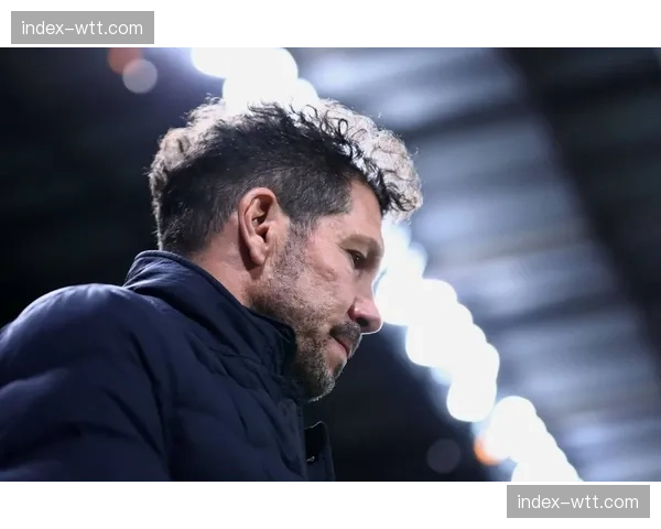 更衣室特写：失利后，马竞主帅西蒙尼长达十分钟的沉默与鼓励。