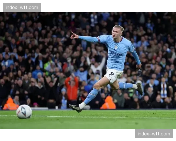 英足总宣布将对曼城欧冠主场比赛中出现的烟花投掷事件进行调查