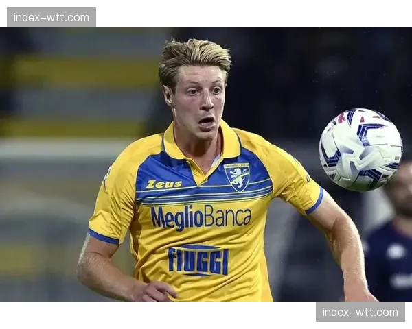 热那亚2-1战胜弗罗西诺内，逃离降级区