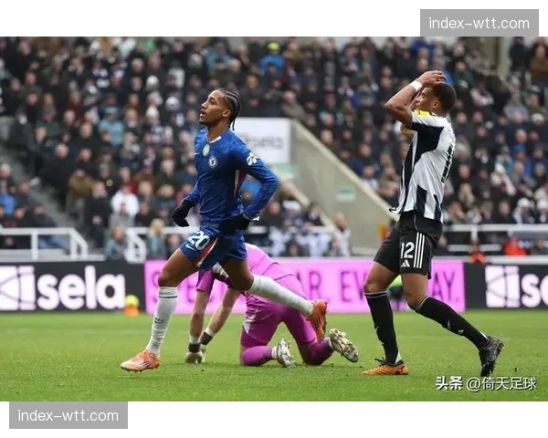 伦敦德比火爆场面，切尔西球迷与曼城球迷发生小规模冲突