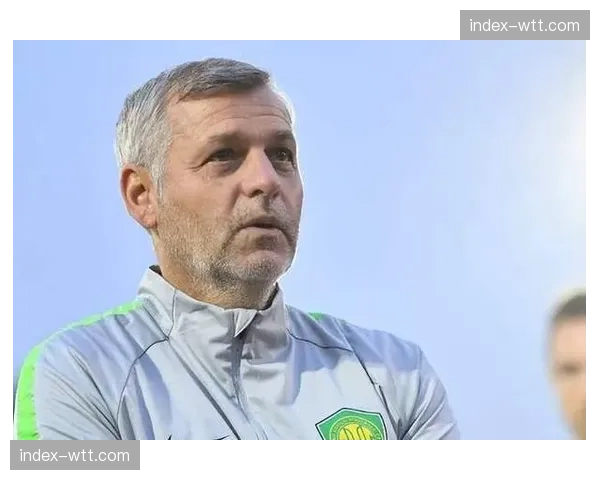 热内西奥的坚守：父亲离世后依然带队出征的职业精神